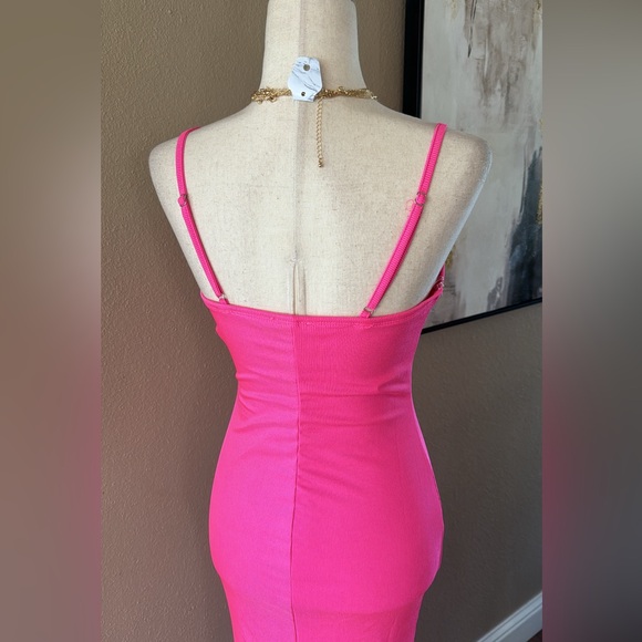 Double layered maxi drsss in hot pink - Picture 11 of 12